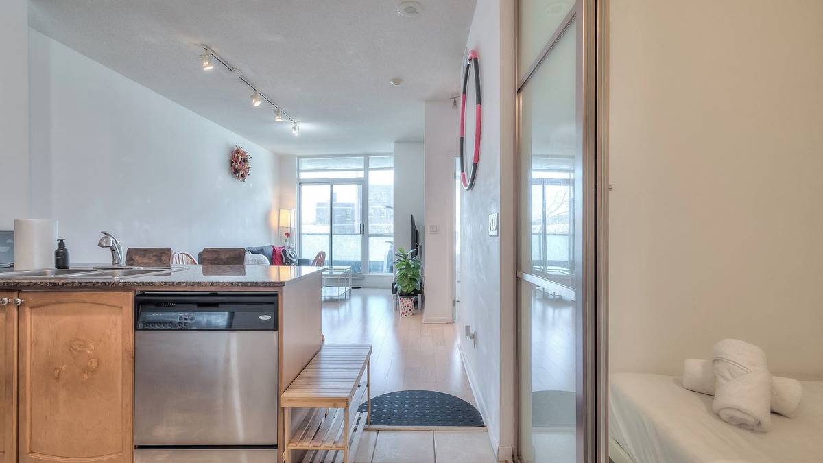 Toronto Entertainment District Condo | The 300 Suites
