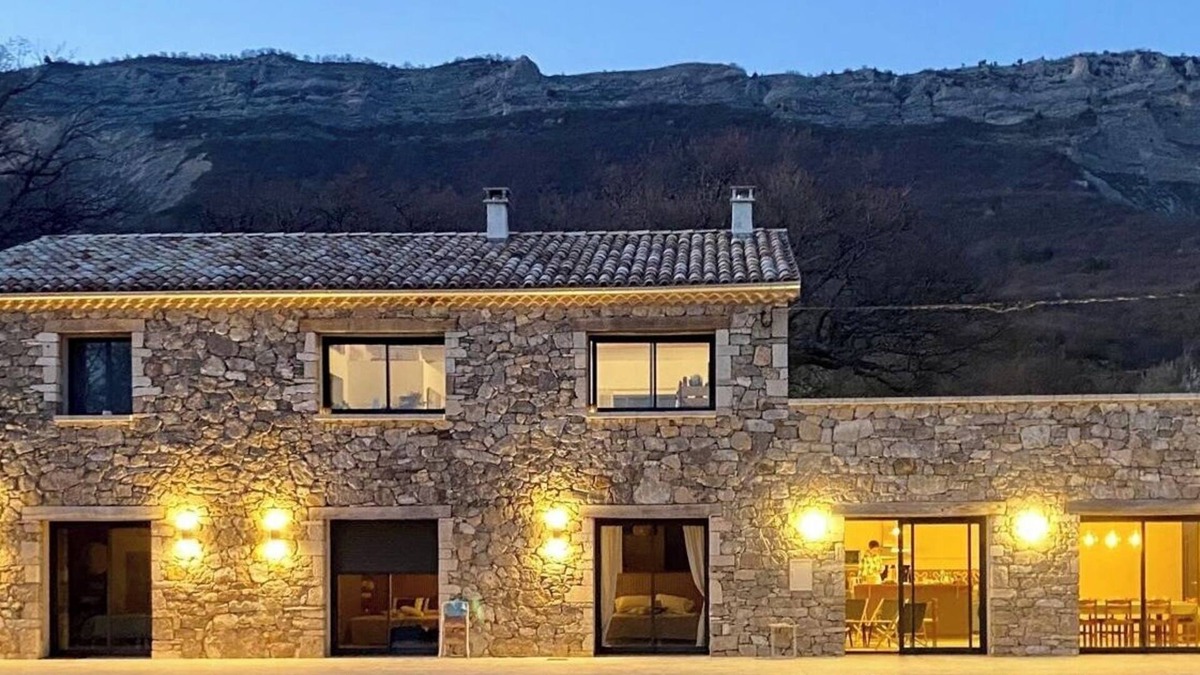 Laragne-Monteglin House | The 4-star Jubi Gîte is a haven of peace to share with family and friends.
