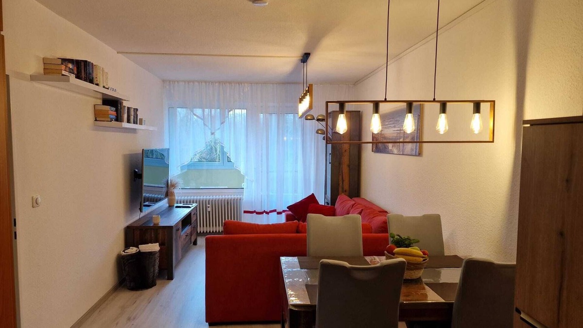 Holm Apartment | The 40 m&sup2; apartment (west side) is on the 1st floor in the house "Schleswig". It is suitable for a maximum of 4 people, ideal for a small family. In the living room of this bright and friendly apartment there is a sofa bed for 2 people.