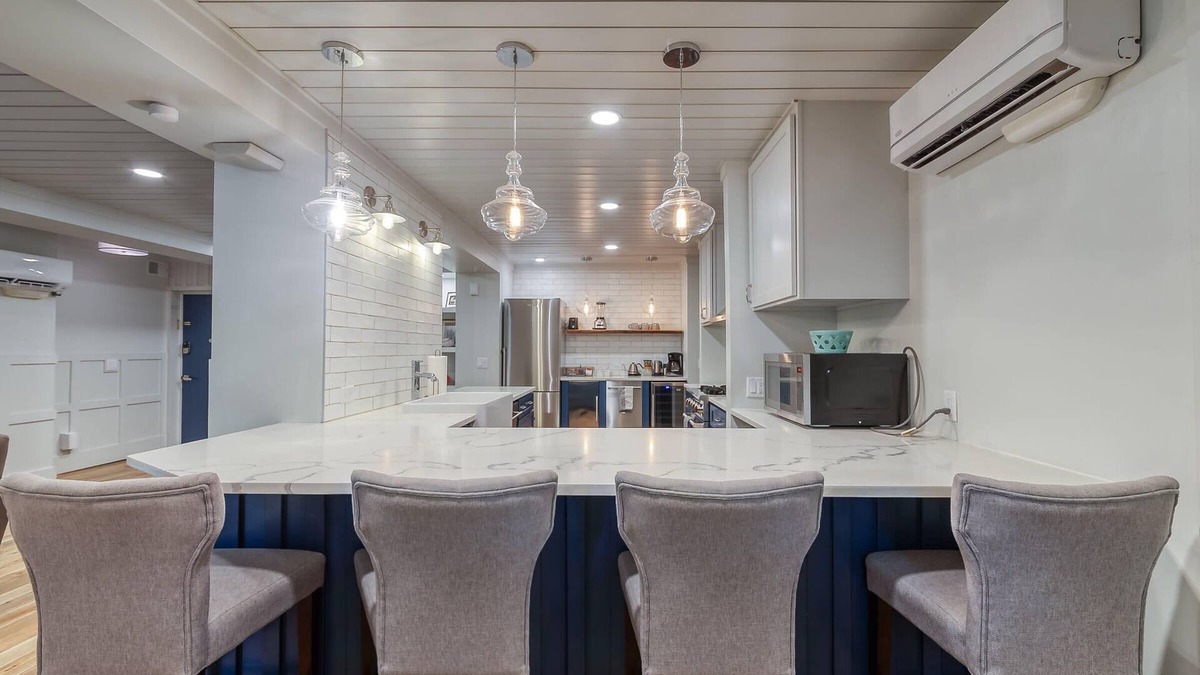 Lower Burns Park House | The 4M Golden House #9 - Beautiful Apt Minutes from Downtown!