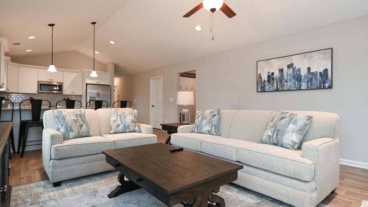 Commerce House | The 55th Cottage Close to Outlet Shops!