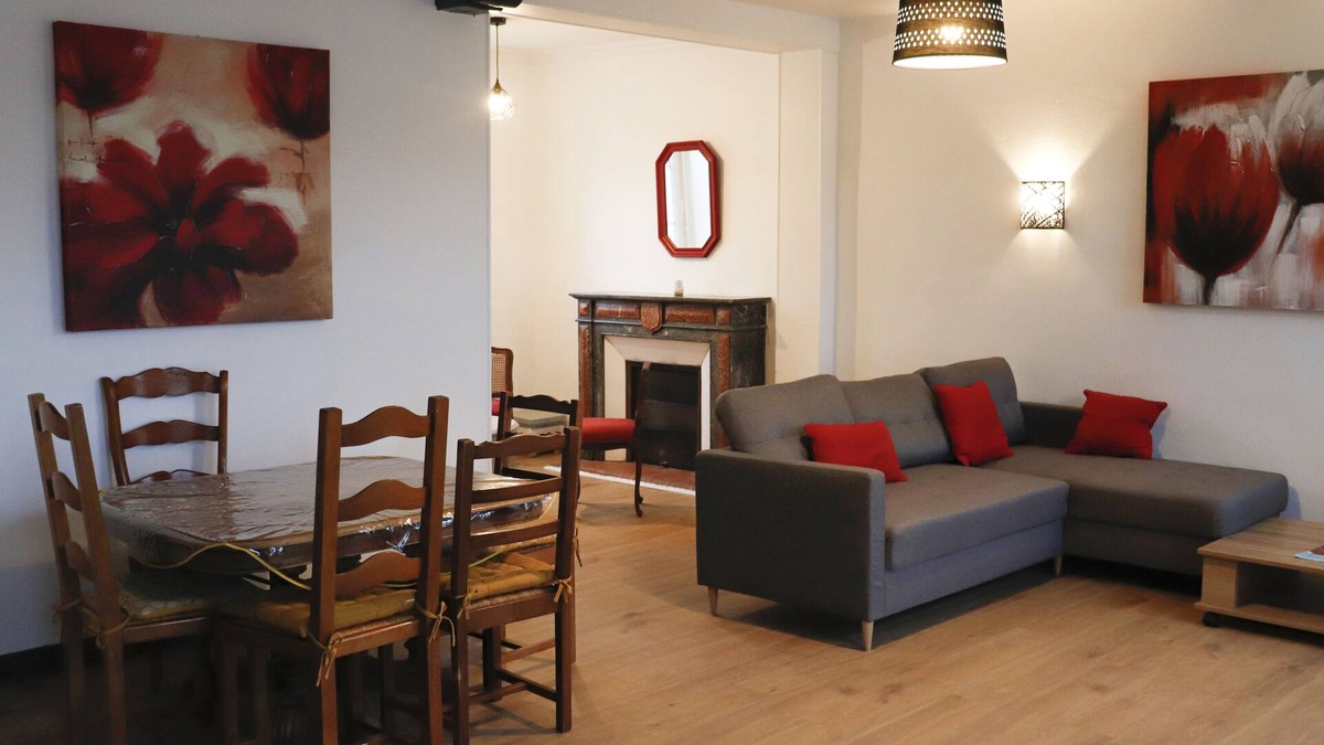 Saint-Georges-des-Groseillers House | The 6-poppy house