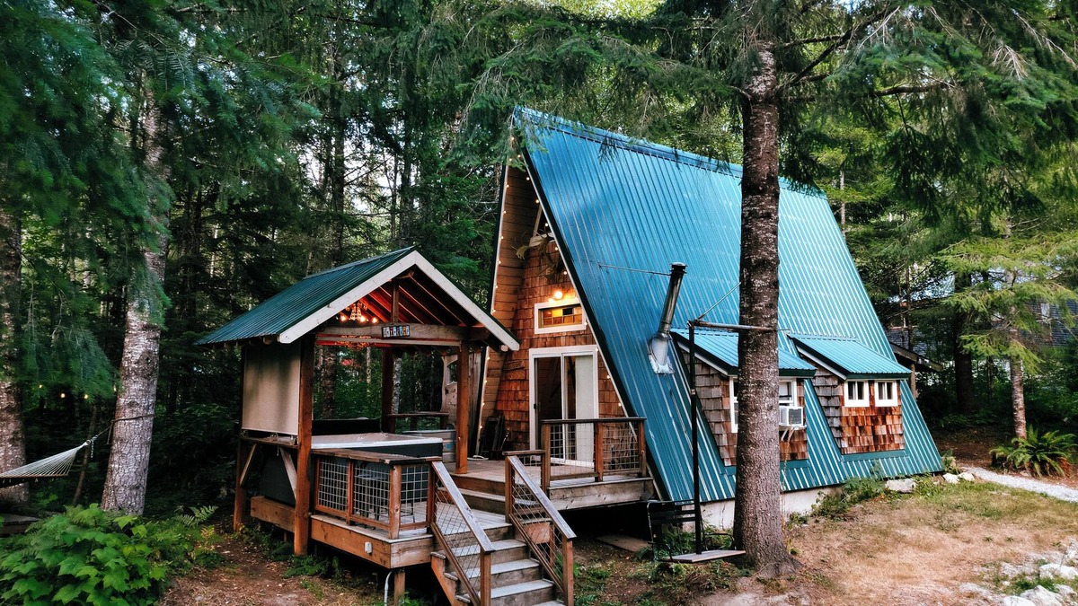 Skykomish Cabin | The A-Frame @ SkyCamp: Classic cabin with Hot Tub and BBQ near Stevens Pass