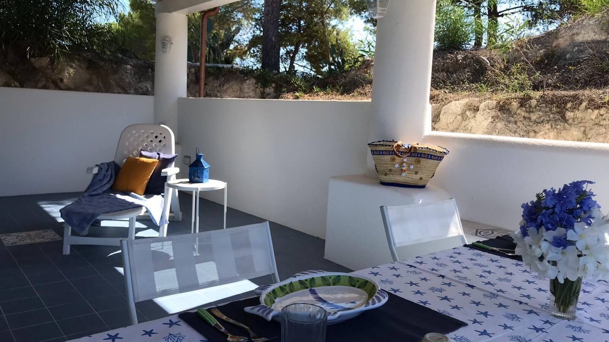 Vulcanello House | THE ABODE OF THE CAPER -LA DIMORA DEL CAPPERO