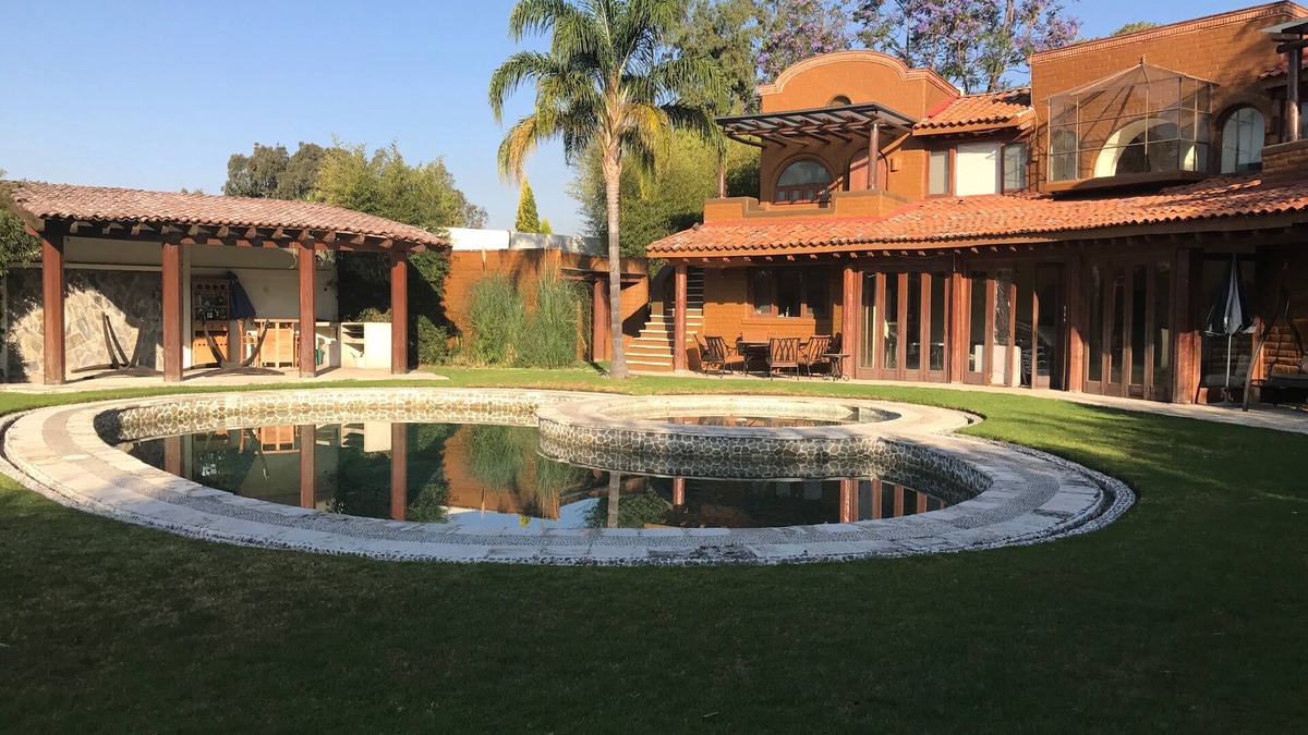 Cuernavaca Villa | The Adobe House is close to Tepoztlan (10 km) andCuernavaca (10 km)