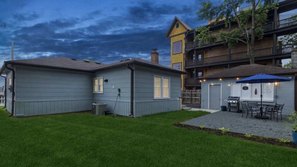 Wauconda House | The Adorable "Blue Breeze"!