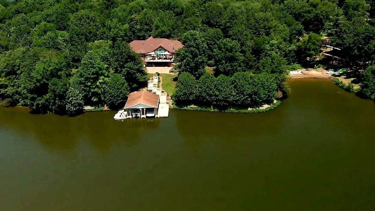 Greenville House | The Aerie- Luxury Lakeside Getaway - Private Beach & Boatdock