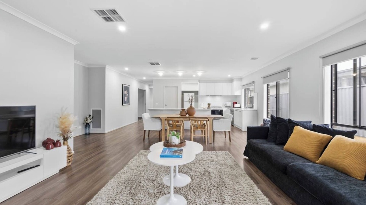 Alfredton House | The Alfredton Spacious Ballarat Stay for Families