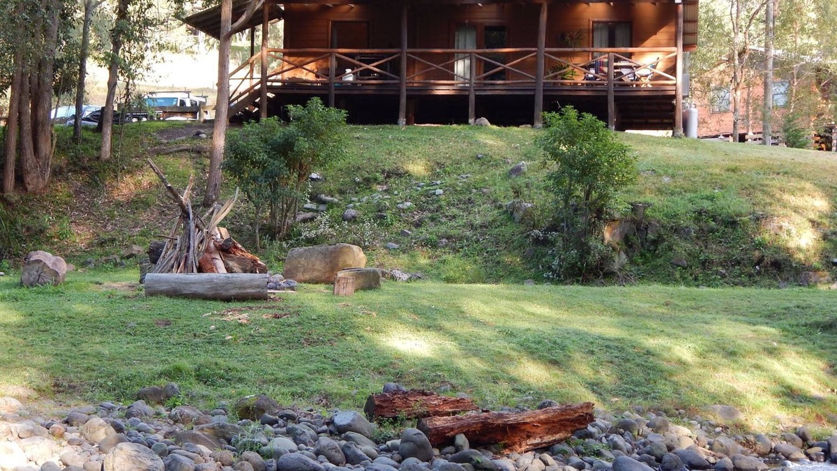 Upper Allyn Cabin | The Allyn River Cabins - "Riverside"