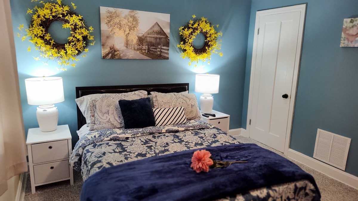 Covedale House | The Americana + Long term Stay Available Now