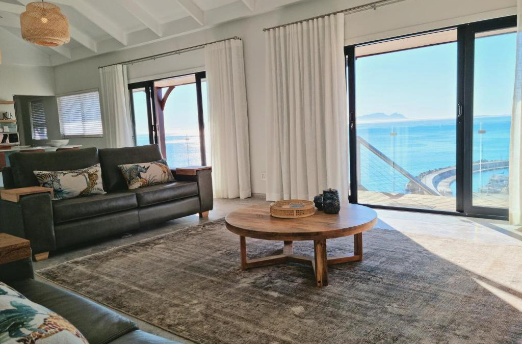 Gordons Bay Central Apartment | The Anchor, Luxury living for 2 with sea view and Jacuzzi