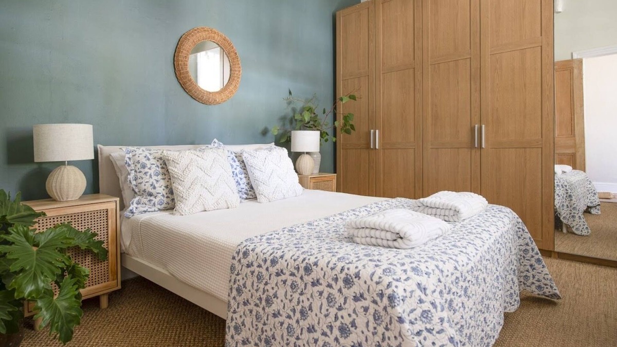 South Fremantle House | The Anchorage - 300m from South Freo Dog Beach. Pet-friendly!