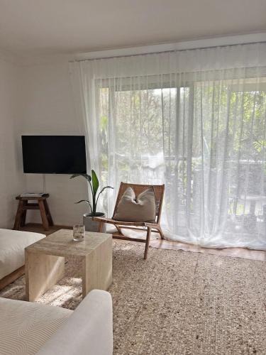 Boomerang Beach Apartment | The Anchorage