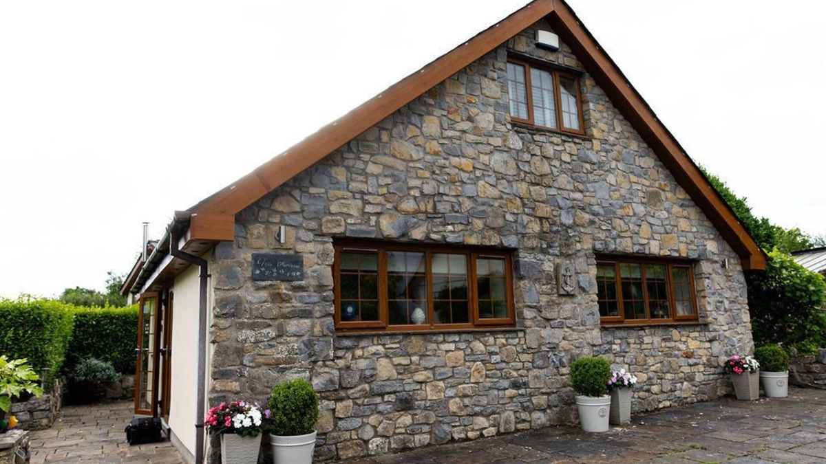 Barry Cottage | The Anchorage - two storey cottage.