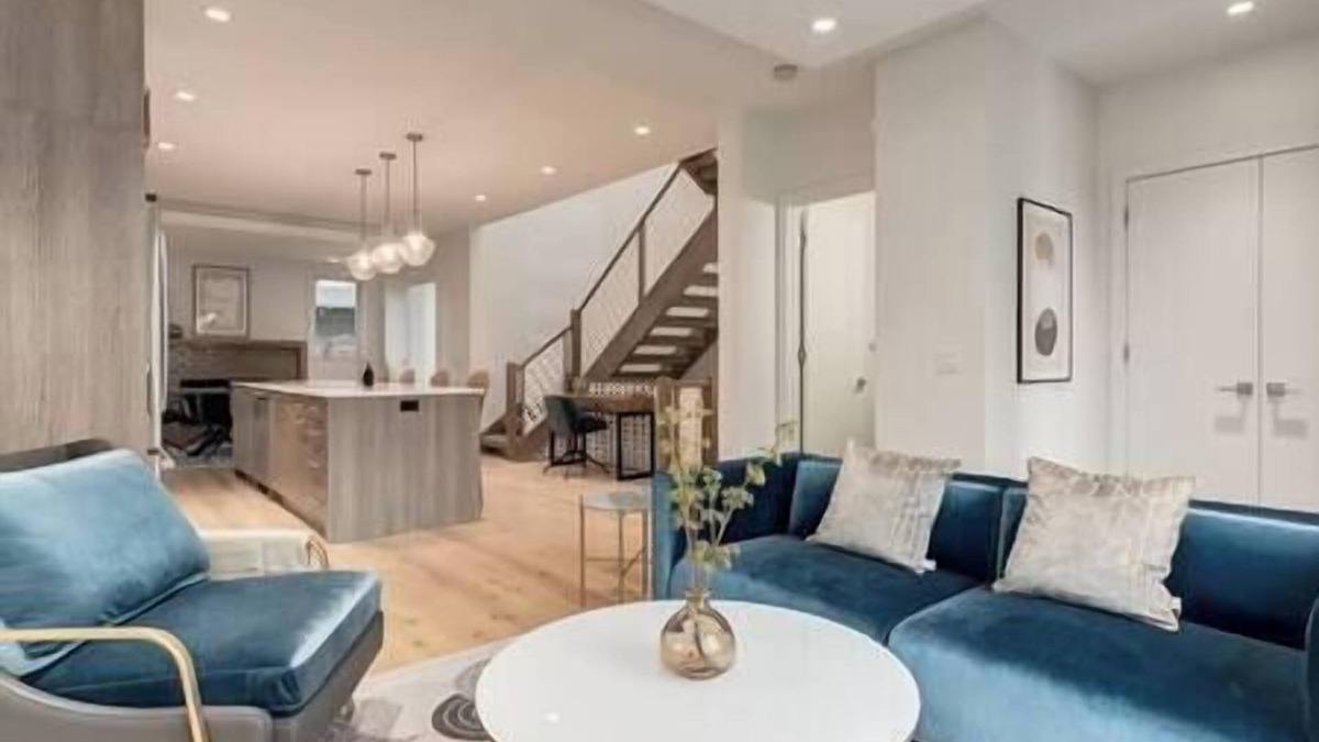Richmond House | “The Anna" Upscale 4 Bedroom Home in Desirable Marda Loop