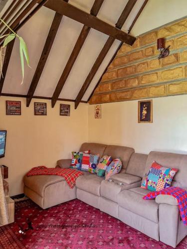 Nairobi Ski Chalet | The Annex at 64 : Cozy, rustic cottage/treehouse