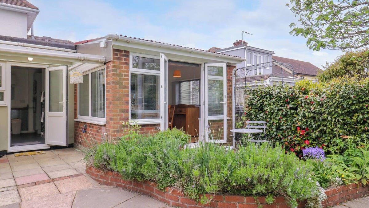 Thorrington Cottage | THE ANNEX, romantic, with a garden in Thorrington