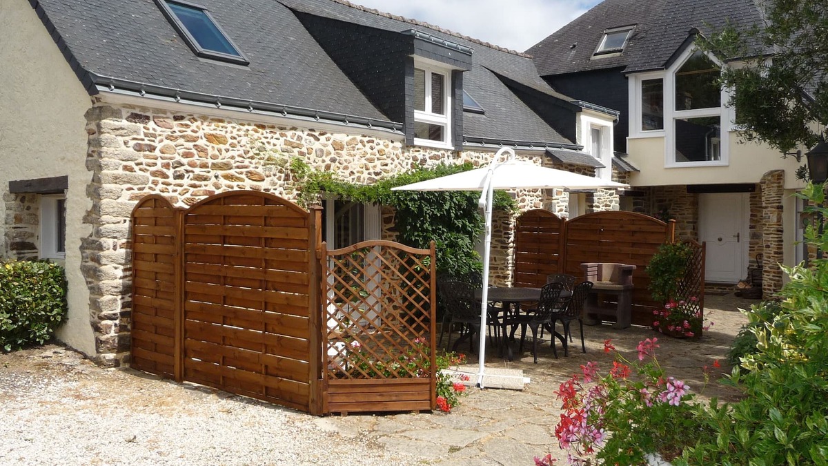 Pleugriffet Cottage | The Annexe: renovated house, heated pool, accommodation for 4 people