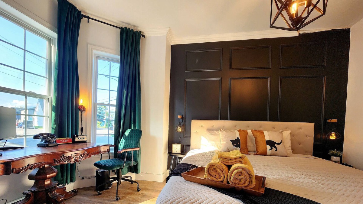 Quartier 5-4 Apartment | The Antique Cat - Jacuzzi & Parking