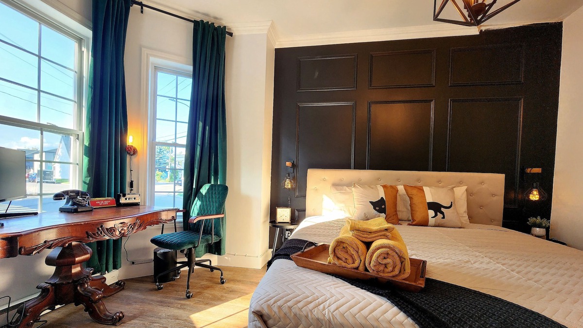 Quartier 5-4 Apartment | The Antique Cat - Jacuzzi & Parking