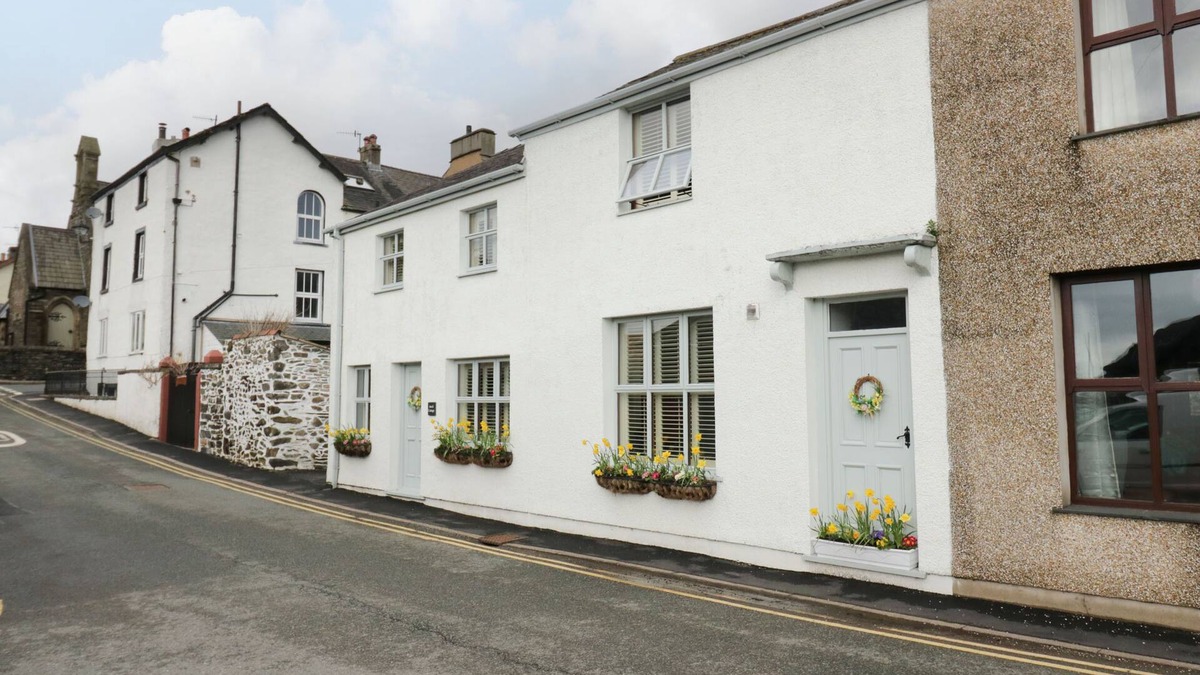Duddon Valley Cottage | THE ANVIL, pet friendly, with a garden in Broughton-In-Furness