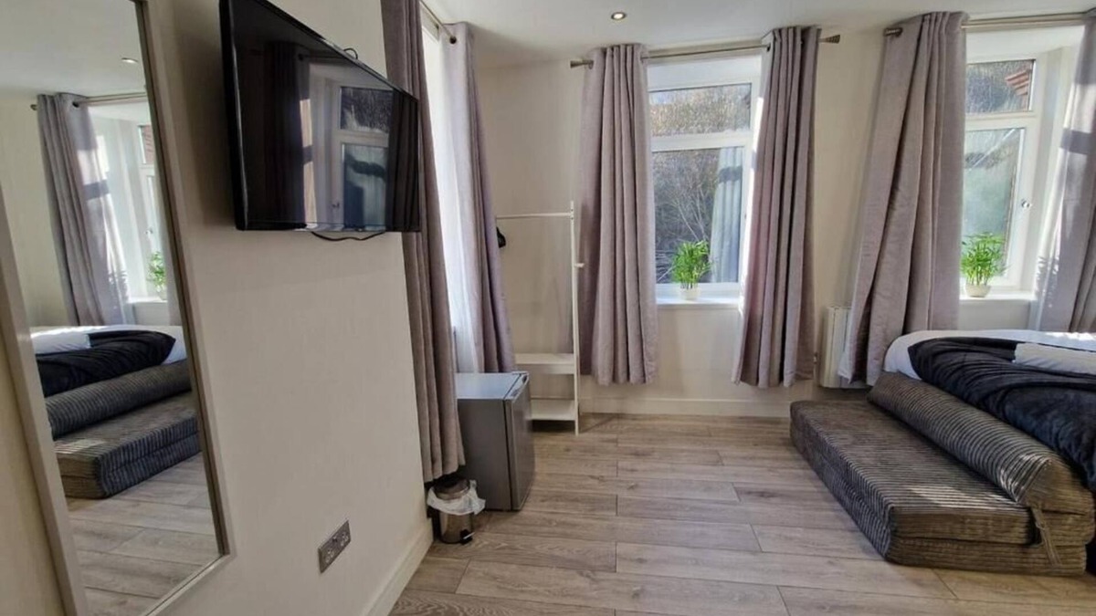 Mountain Ash Apartment | The apartment is suitable for a couples or for a single travellers.