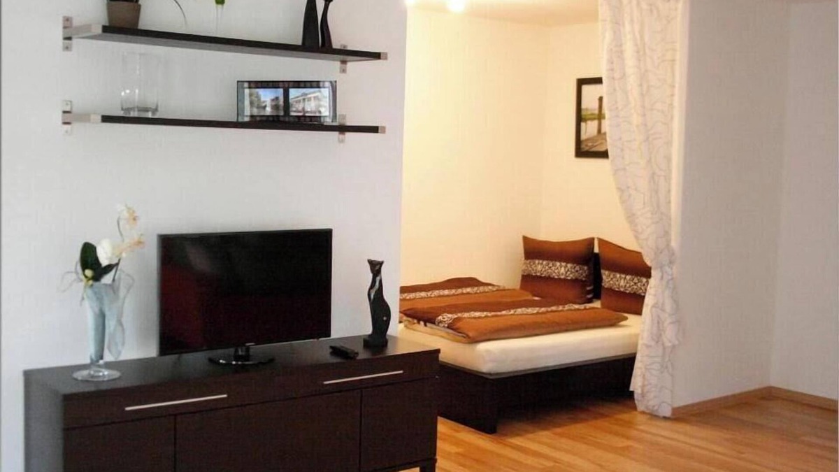 Badenscheuern Condo | The apartment is located in the immediate vicinity of the world-famous "Festspielhaus"