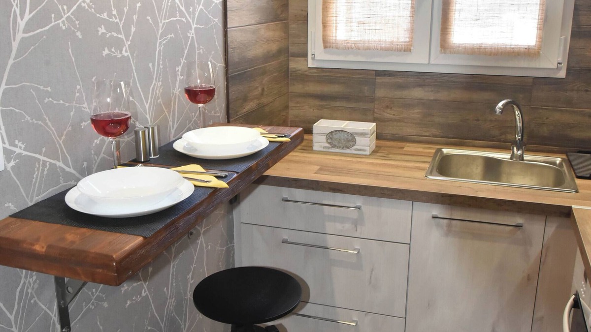 Spata-Artemida Apartment | The Apartment is Situated 50m Away From the Beach and 10km From the Ath.airport
