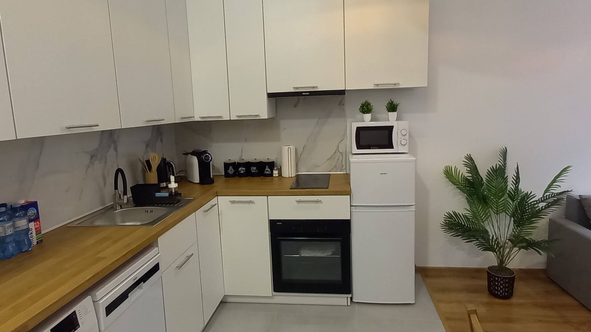 Legnica Apartment | The apartment "Love on 5" is almost in the Legnica center. Near to city park.
