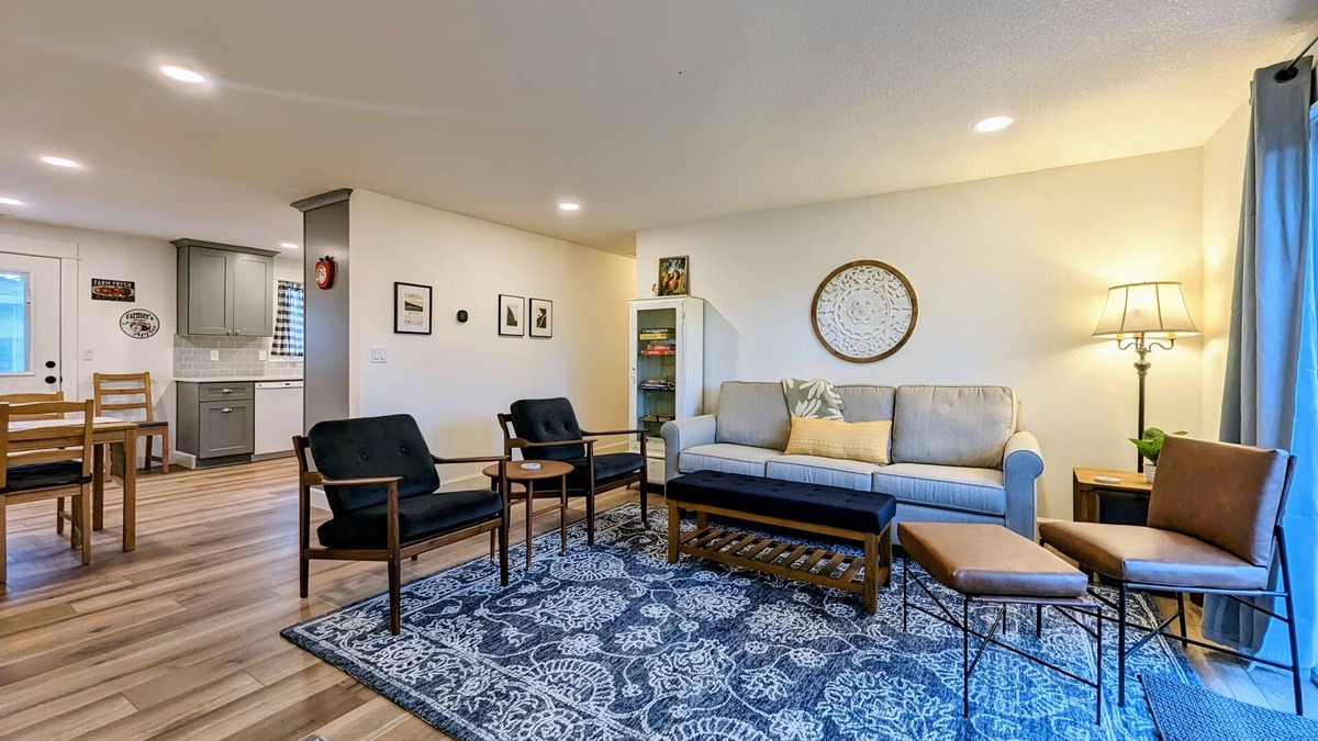 Carlton House | The Apple Tree Cottage ~ a fully remodeled 2 bed/2 bath home
