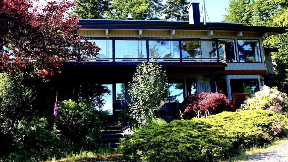Otter Point House | The Applebnb 3 Bedroom Main House & Gardens