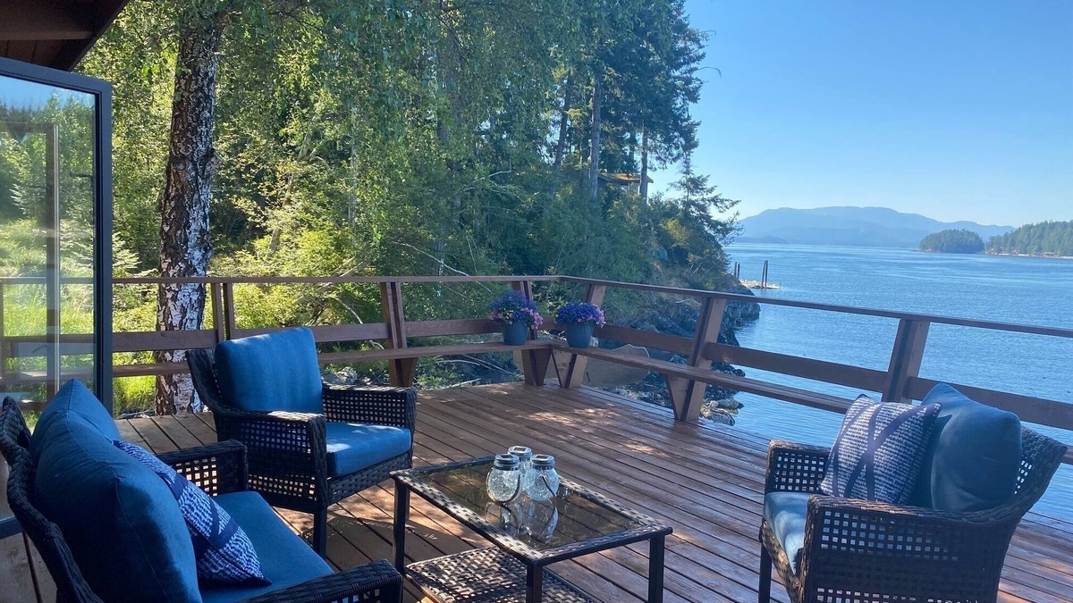 Quadra Island House | The April Point Harbour House BC approved accommodation on waterfront