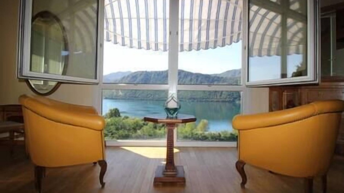 Pettenasco Apartment | The Arch in the sky per 7 persone, Una vista lago unica ed un relax in giardino per godere di quest