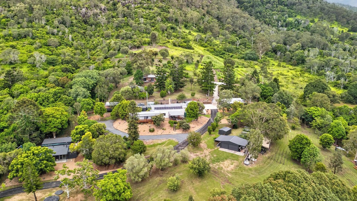 Mount Archer Cabin | The Archer Retreat – Ideal for Large Groups, DIY Events & Unforgettable Stays