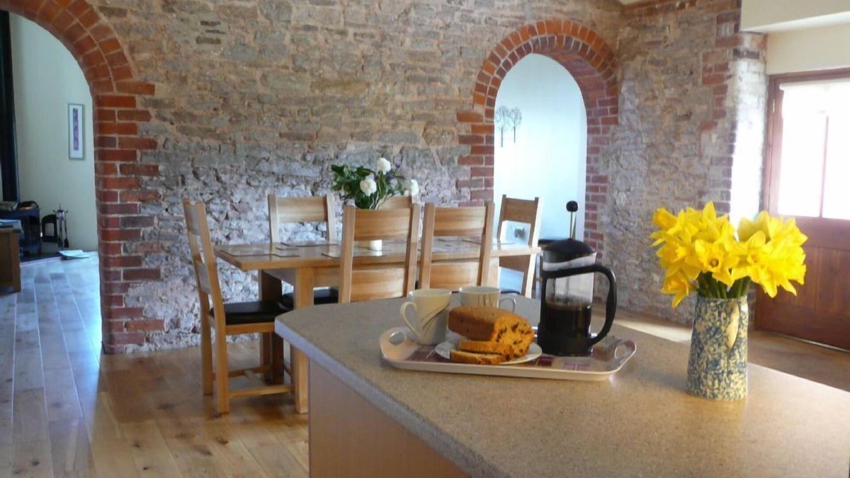 Alberbury Cottage | The Arches - sleeps 7 guests in 4 bedrooms