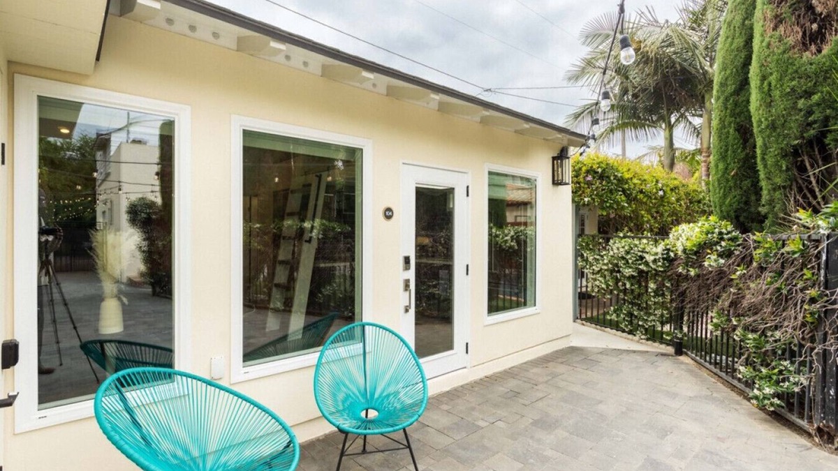 South Wrigley House | The Art Studio with pool & hot tub