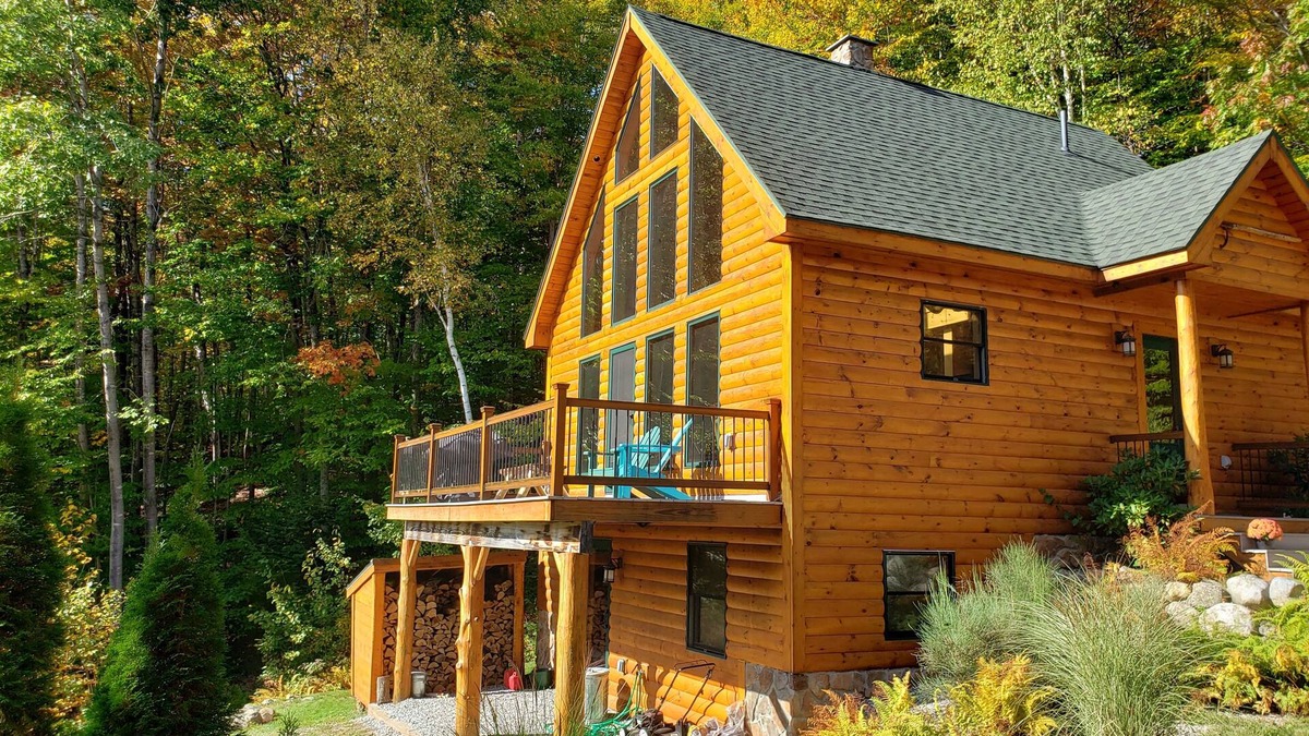 Sunday River Area House | The Artist's Cabin at Powder Ridge Overlooking Sunday RivernSKI PARKING PASS