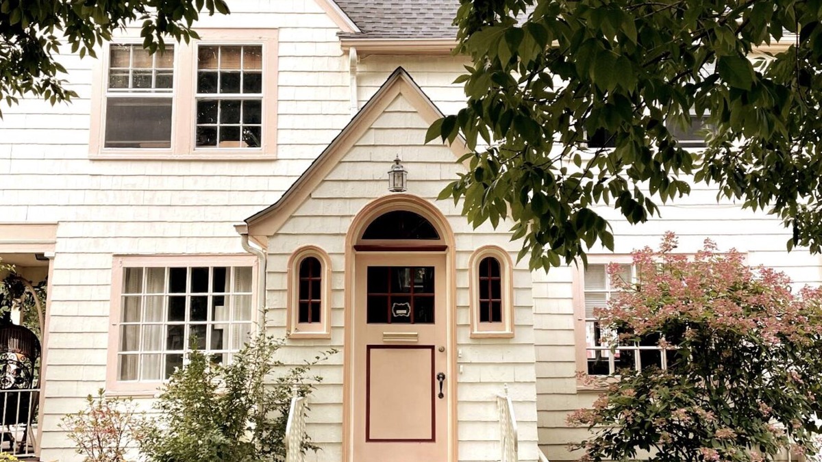 Lockport House | The Artist's Getaway