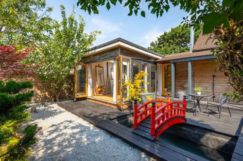 Hove Apartment | The Artists Studio - With Unique Japanese Garden