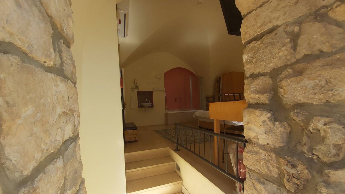 Artists Colony Cabin | The Aryeh Room