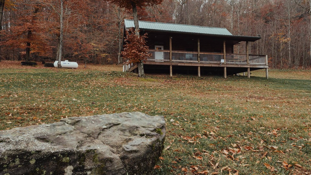 Hallsville Cabin | The Ashton - Cozy, classic, pet-friendly, three bed cabin in Hocking Hills!