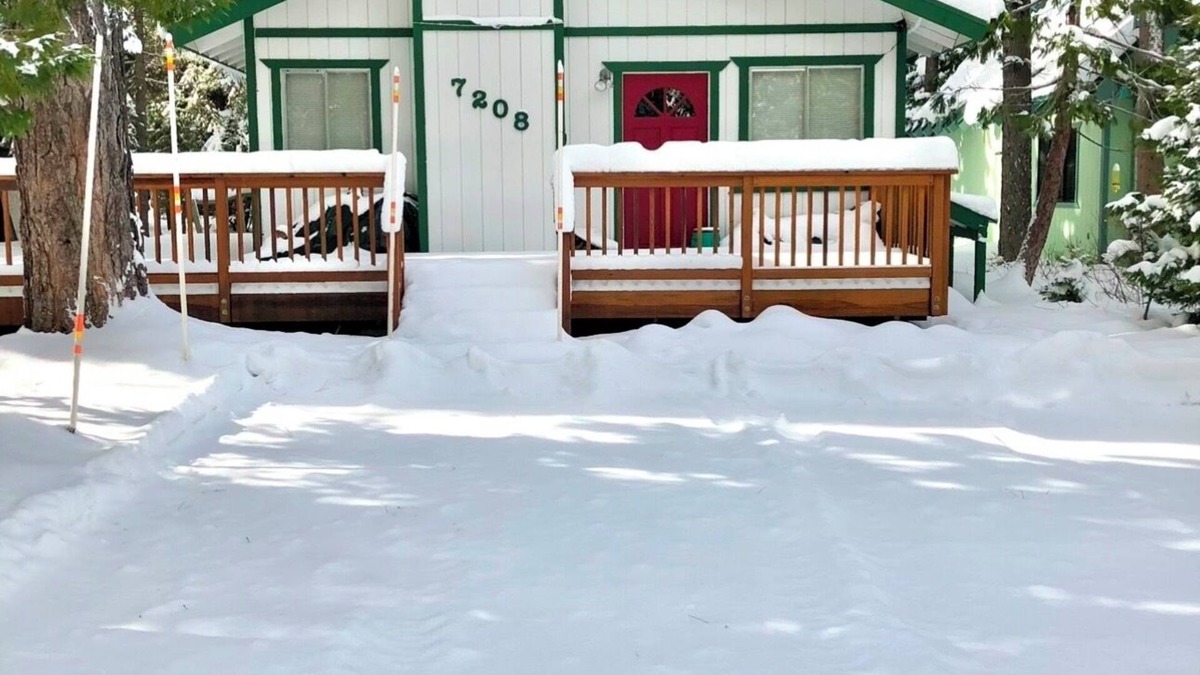 Tahoma House | The Aspen House, The Aspen House: Charming Remodeled Cabin in Tahoe.Walk to Lake in 10 min!