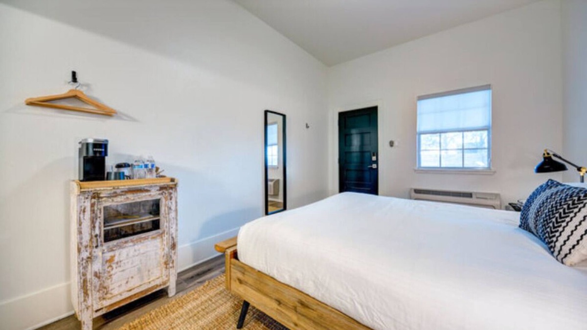 Warrenton Apartment | The Astonishing Room Two