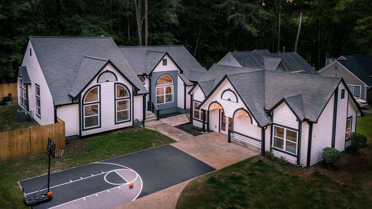 Southwestern House | The ATL Abode: Pool, MiniGolf, Fire Pit, Game Room