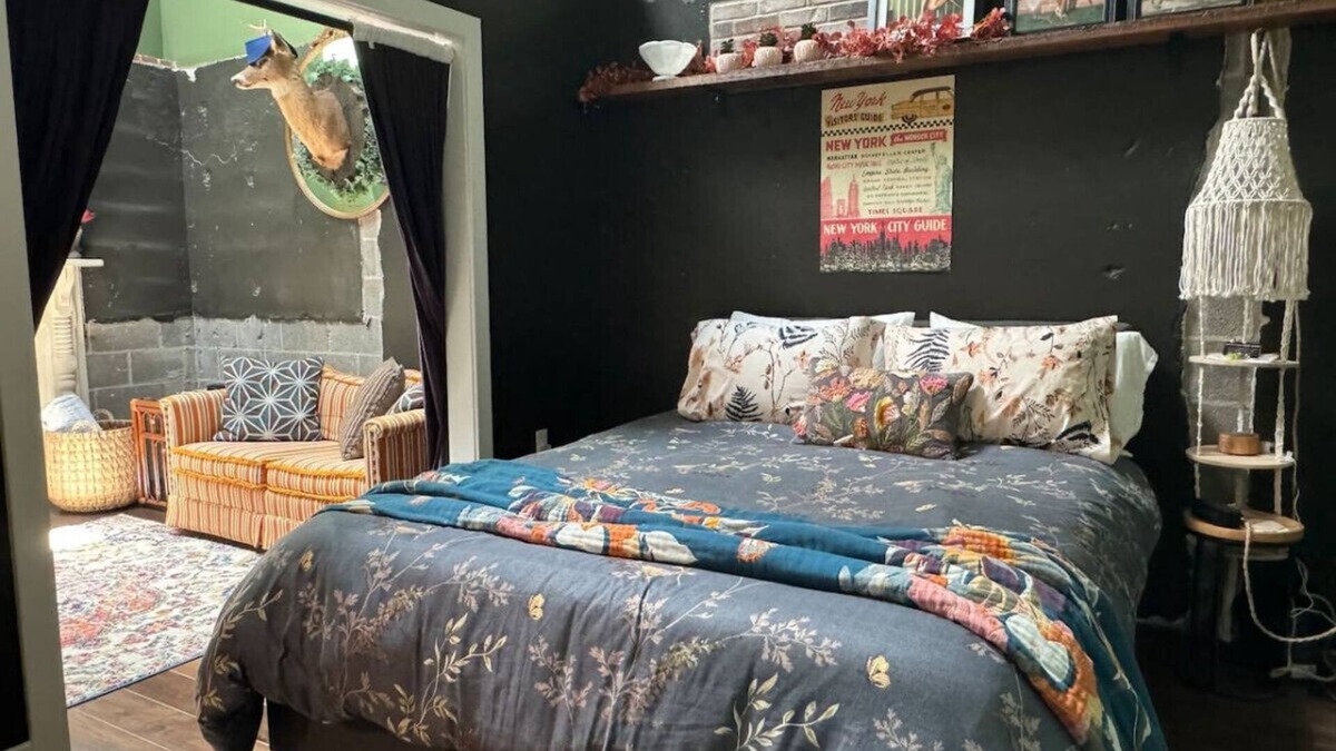 Perryville Hotel | The Atrium A Boutique Hotel Suite 16