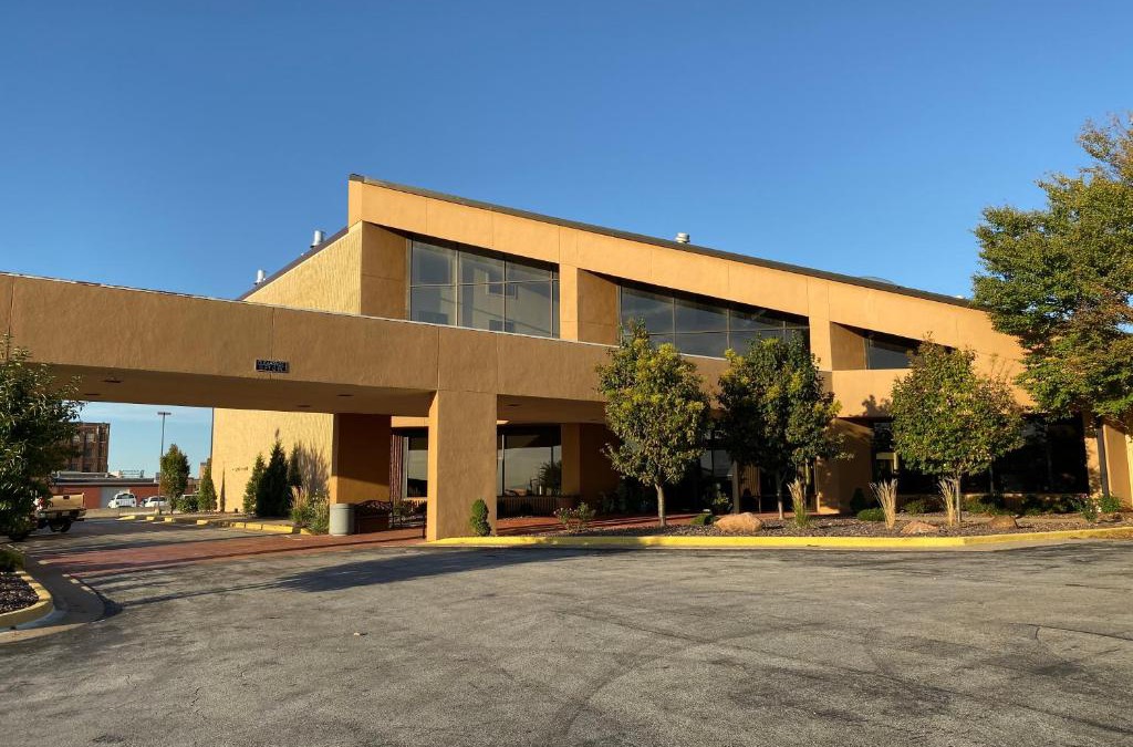 Quincy Hotel | The Atrium Hotel on Third
