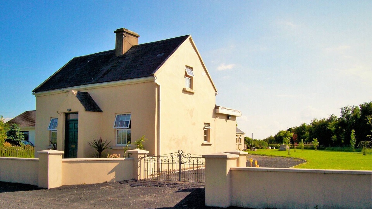 Adare House | The Attyflin Home - Family Home with Large Garden Area and Driveway