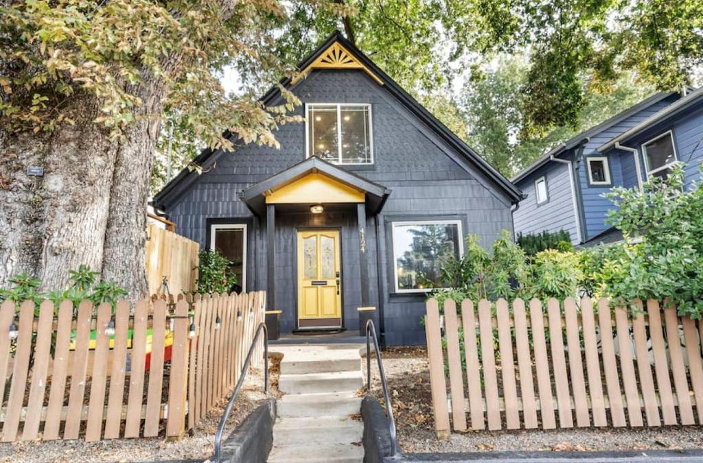 Mississippi District House | The Auric Door Inn on N Mississippi