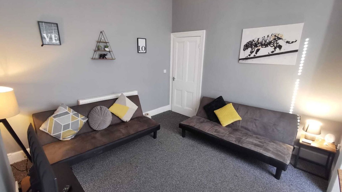 Uplands House | The Avenue - Family Home By Swansea Beach