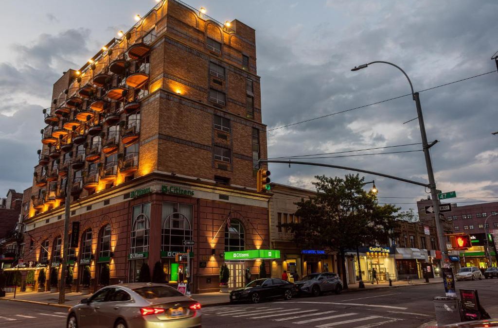 Borough Park Hotel | The Avenue Plaza